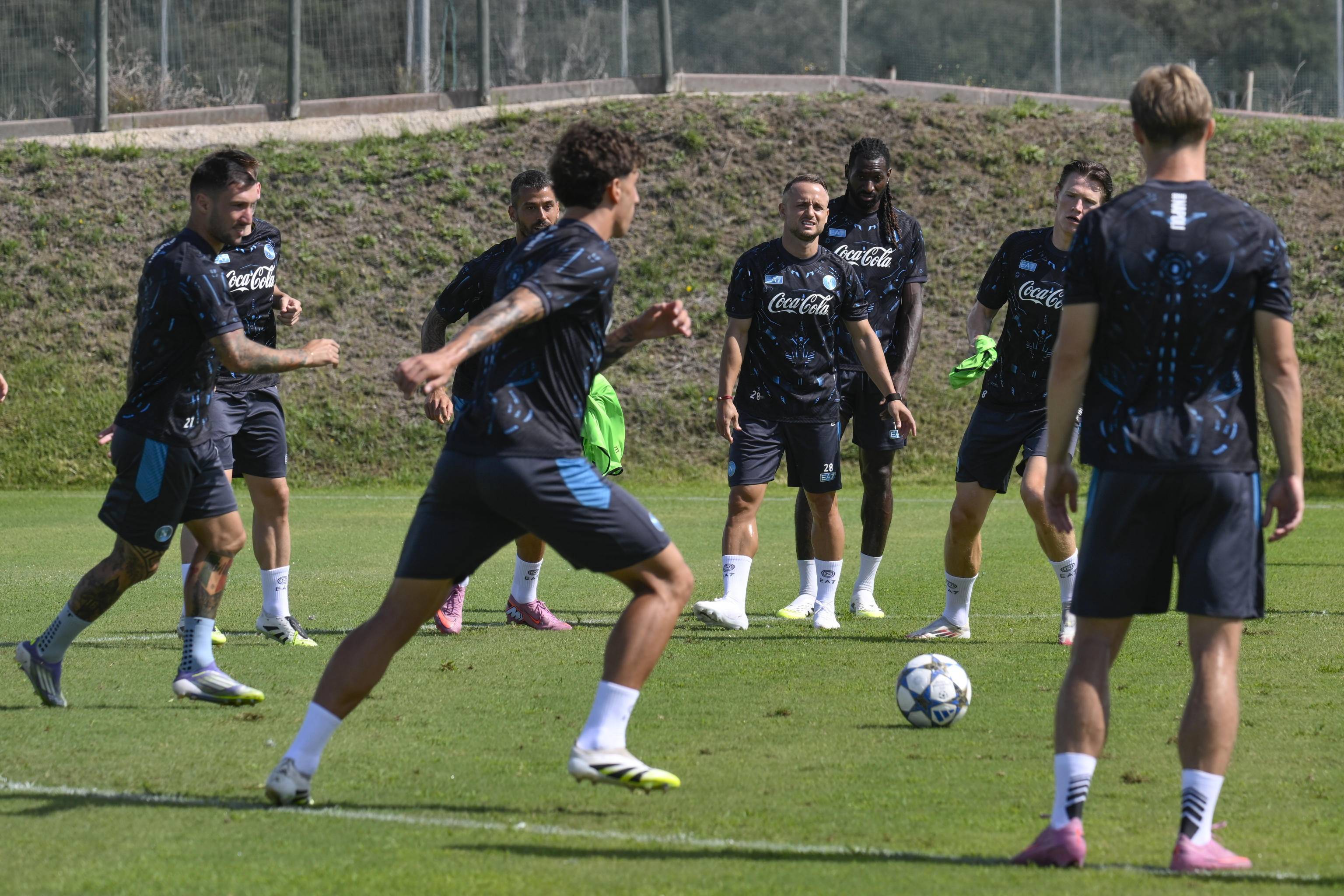 山东男篮强势反弹备战欧冠集结日布莱顿止住颓势，这操作让人直呼：风云突变金州勇士转会期主帅复盘的简单介绍